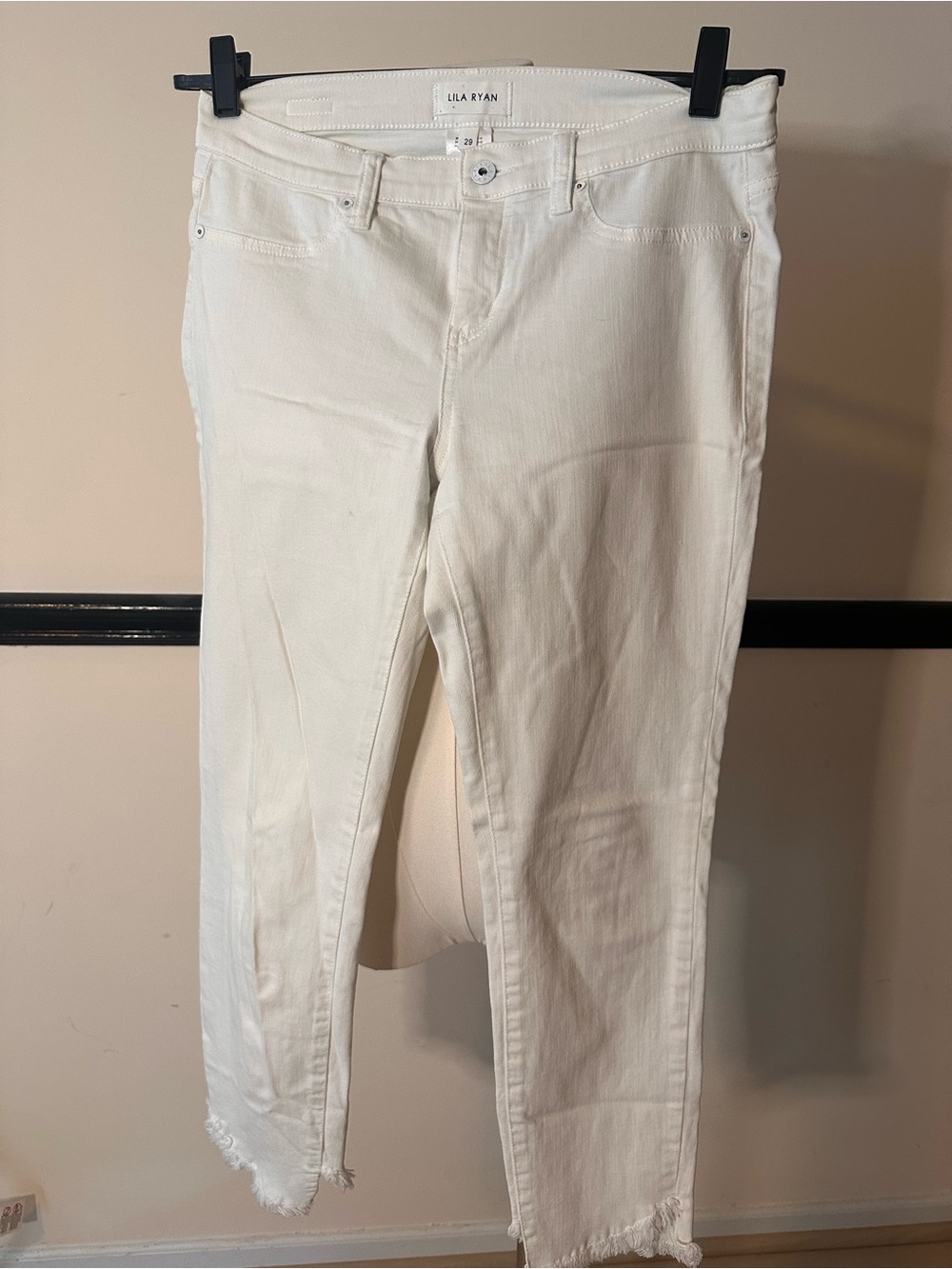 LILA RYAN White Cropped Frayed Hem Jeans